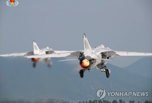 "北, 시위성 편대비행…군, 압도적 전력으로 대응"[연합뉴스 자료사진]