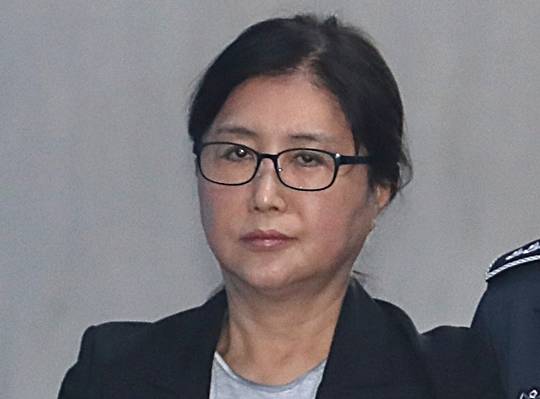 '국정농단 사건' 최순실씨가 지난 2018년 5월 항소심 5차공판에 출석하고 있는 모습. 뉴시스