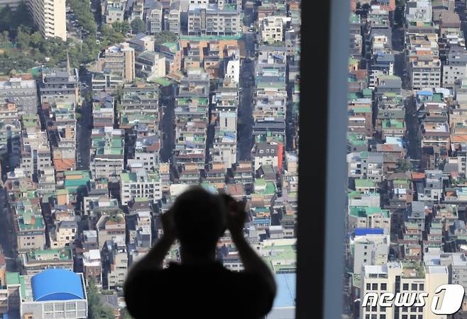 서울 송파구 롯데월드타워 서울스카이에서 바라본 빌라 밀집지역. /사진=뉴스1