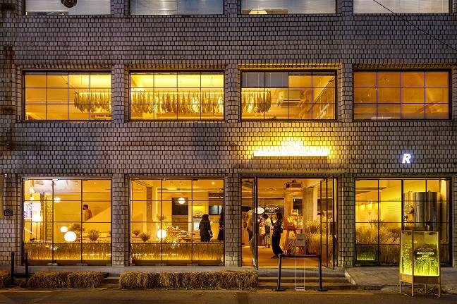 매일유업은 오트밀크가 대체유 시장을 이끌 것으로 전망했다. 사진은 서울 성수동의 어메이징오트 팝업 카페./사진제공=매일유업