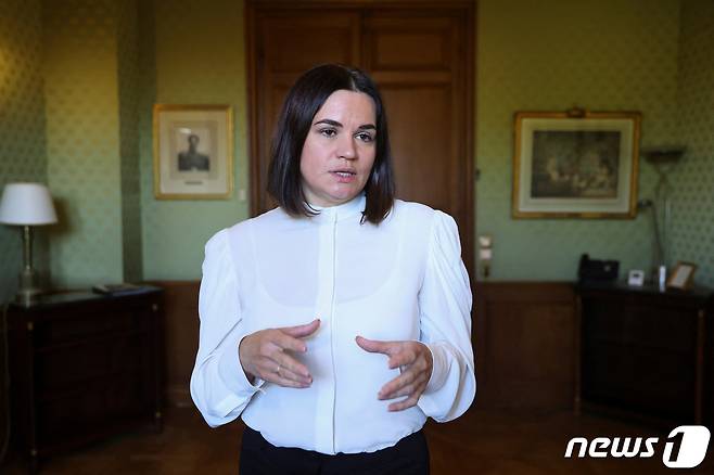 7일(현지시간) 프랑스 파리에서 로이터통신과 인터뷰를 진행하고 있는 벨라루스 야권 지도자 스비아틀라나 치카누스카야 모습 2022.10.07 ⓒ 로이터=뉴스1 ⓒ News1 정윤미 기자