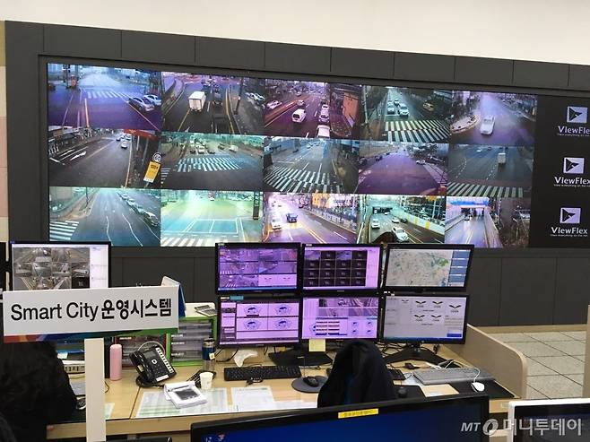 경기도 오산시 스마트시티 통합운영센터 내 관제화면