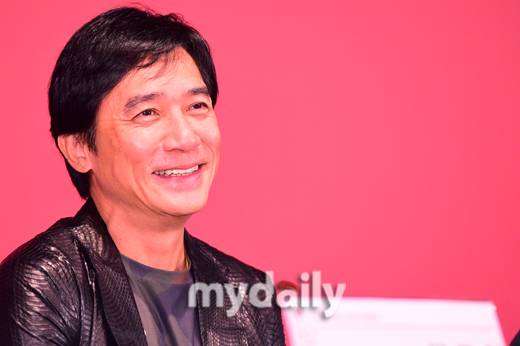 Actor Tony Leung Chiu-wai gave a special time to fans who visited the Busan International Film Festival, telling various stories such as Maggie Cheung and Tang Wei.On the afternoon of the 7th, the open talk of Tony Leung Chiu-wai, winner of the 27th Busan International Film Festival (BIFF) Asia Film Impression of the Year, was held at the outdoor stage of the Busan Haeundae-gu Film Hall.The Asia Film Impression of the Year is awarded to Asian filmmakers who have shown the most prominent activities in the Asian film industry and cultural development during the year.This years winner Tony Leung Chiu-wai leads Hong Kong films and plays an active part in the world stage beyond Asia.It is well known for its director Wang Gawis Junggyeong Forest (1994), Happy Together (1997), and In the Mood for Love (2000).He also appeared in three films, Abnormal Poetry (1989), Cyclo (1995), and Color, System (2007), which won the Golden Lion Award at the Venice International Film Festival.In addition, he has built filmography such as Hero: The Beginning of the World (2002), Mugando (2002), and The Legend of Shangchi and Ten Rings (2021), which were nominated for the 2003 American Academy (Oscar Award) Foreign Language Film Award.In addition, he achieved the best actor award at the Cannes Film Festival in 2000, five gold medals in Hong Kong, and three gold medals.Tony Leung Chiu-wai said, I think I was lucky as an actor.I have learned a lot from working with various bishops, and I think that the learning has accumulated and I have become Tony Leung Chiu-wai of today. He also said, I am so happy that I have a thick fan base regardless of age, age, and age for a long time in Korea.I am so happy to be able to achieve this dream, and everyone will be loved by fans of various ages if they are Actor. As for the BIFF Asia Film Impression of the Year award, I wanted to come to Korea, but I could not come because there was no excuse.I am so glad to see your face and say hello to you for such a meaningful reason. Tony Leung Chiu-wai also said, Every actor who has worked together has been comfortable.I usually have time to be friends with the opponent actors who have to breathe before shooting.So, when I postpone it later, I can exchange opinions honestly and communicate easily. In the Mood for Love Maggie Cheung, also mentions Color, System Tang Wei; Tony Leung Chiu-wai said, Both are professionals.In the case of Maggie Cheung, it was more different because it was Actor that had already been breathing together since the broadcasting station.Both had no experience in newcomers, but the next time they reunited, they had a lot of experience with each other. Tang Wei spent a lot of time together three months before shooting.Majak, dance together, I went to the museum and watched the painting, but thanks to this time, it was easier to digest the role. 