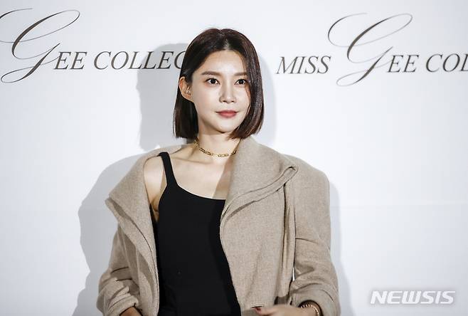 [서울=뉴시스] 정병혁 기자 = 배우 차예련이 7일 오후 서울 중구 동대문디자인플라자에서 열린 K컬처 패션쇼-지춘희 ‘미스지 콜렉션'에 참석해 포즈를 취하고 있다. 2022.10.07. jhope@newsis.com