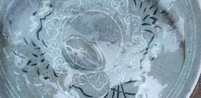 지난달 17일 발견됐던 지름 약 20㎝ 크기의 고려시대 대접. YTN 캡처