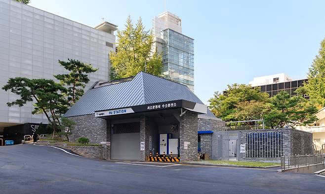 서울시 서소문청사 수소충전소 전경. 이 수소충전소는 이날부터 예약제로 운영에 들어간다. 환경부 제공