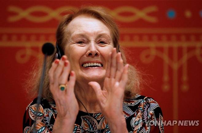 노벨 문학상 수상자로 선정된 아니 에르노 (과달라하라 AFP=연합뉴스) 스웨덴 한림원은 6일(현지시간) 올해 노벨 문학상 수상자로 프랑스 작가 아니 에르노(82)를 선정했다고 밝혔다. 지난 2019년 12월5일 멕시코 과달라하라에서 아니 에르노를 촬영한 사진. [연합뉴스 자료사진] 2022.10.06 jsmoon@yna.co.kr