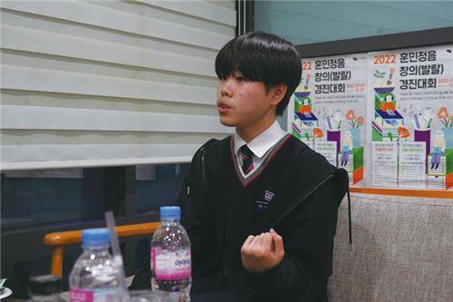 "한글을, 책을 스스로 처음 읽었던 기억을 되살렸어요" 초·중학생부 대상 수상자 박지민 군. [마포문화재단 제공. 재판매 및 DB 금지]