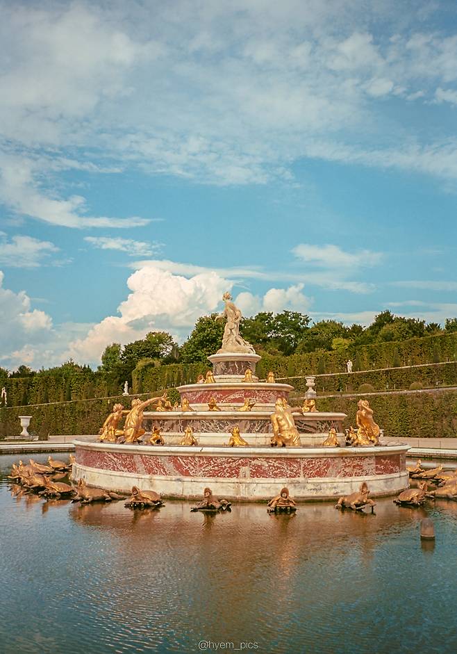 베르사유궁 외부 정원 모습. [@hyem_pics]