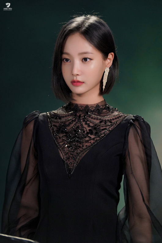 Actress Yeon Woo from Girl Group Momoland is showing off her beauty in Goldoon.On the 7th, Yeon Woos agency 9 Ato Entertainment released the shooting scene of Yeon Woos Drama Goldoon poster and the behind-the-scenes cut of the production presentation through the official SNS.MBC Golden Spoon is a story about a story that changed the fate of a friend born in a wealthy house through a Gold spot that a child born in a poor house accidentally got.Yeon Woo has everything from appearance, power, and brain to appearance in the play, but he is captivating the house theater with his excellent acting ability to take control of the screen by appearing as an incarnation of desire that does not know satisfaction.Yeon Woo, who was in the public behind-the-scenes, sat on the throne and held the crown in his hand, creating an alluring atmosphere, admiring with picturesque visuals and provocative eyes reminiscent of a scene in a famous painting.He also doubled the fascinating atmosphere with colorful costumes and clear features that are not covered by jewelery, and quickly turned into a figure in Drama, revealing the charm of Fairy pitta.In addition, the beautiful figure holding the puppy in her arms and the playful figure of the camera and the eye-catching V and the heart are all revealed, and the behind-the-scenes of all the various charms of Yeon Woo have been completed.Goldoon, starring Yeon Woo, is broadcast every Friday and Saturday at 9:45 pm.9 Ato Entertainment.