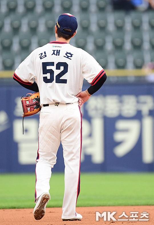 ‘두산 왕조’ 내야 수비의 핵심 김재호가 지난 8일 잠실 오재원의 은퇴식 기념 영상에서 은퇴를 암시했다. 사진=김영구 기자