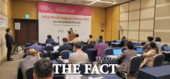 정재근 UCLG 총회 조직위원회 사무총장이 10일 대전컨벤션센터에서 브리핑을 하고 있다.