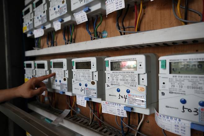 한국전력은 10월 1일부터 전기 요금을 1㎾h당 7.4원 인상했다. 이번 인상에 따라 4인가구 전기요금은 평균 2270원 올랐다. /뉴스1