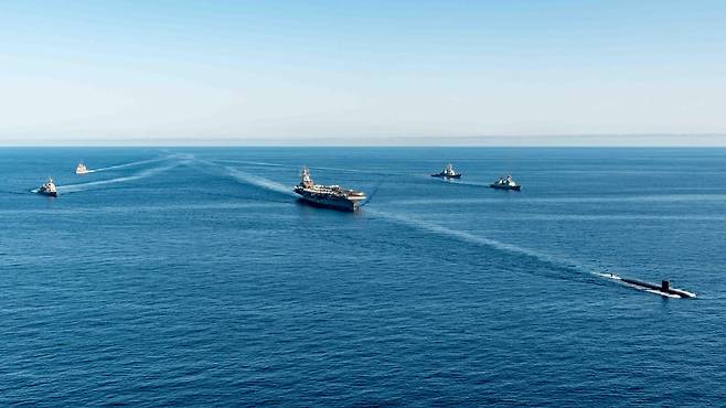 한미일 대잠전 훈련 참가전력들이 9월 30일 동해 공해상에서 기동훈련을 하고 있다. 2022.9.30/해군