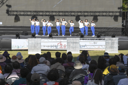 대전 중구 뿌리공원 일원에서 7-9일 펼쳐진 제13회 대전효문화뿌리축제가 성황리 마무리됐다. 전국효문화청소년페스티벌. 사진=대전 중구 제공