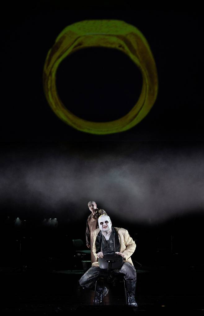 대구오페라하우스에서 공연되는 바그너 오페라 <니벨룽의 반지> 4부작 가운데 <라인의 황금>의 한 장면. 독일 만하임극장이 지난 7월 공연한 무대를 그대로 옮겨온다. 대구오페라하우스 제공
