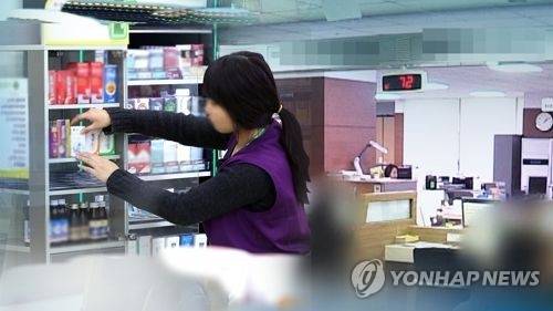 편의점 알바생들은 반말과 인격무시 등을 갑질로 봤다. 사진의 기사의 특정 내용과 관련 없음. 사진=연합뉴스