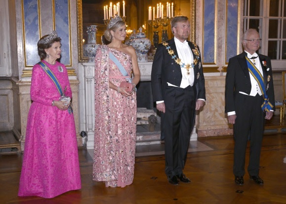 스웨덴을 국빈방문하고 있는 네덜란드 국왕 부부가 지난 11일(현지시간) 스웨덴 국왕 부부와 함께한 모습. 왼쪽부터 스웨덴 실비아 왕비, 네덜란드 막시마 왕비와 빌렘 알렉산더르 국왕, 스웨덴 칼 구스타프 16세 국왕. 스톡홀름=EPA연합뉴스