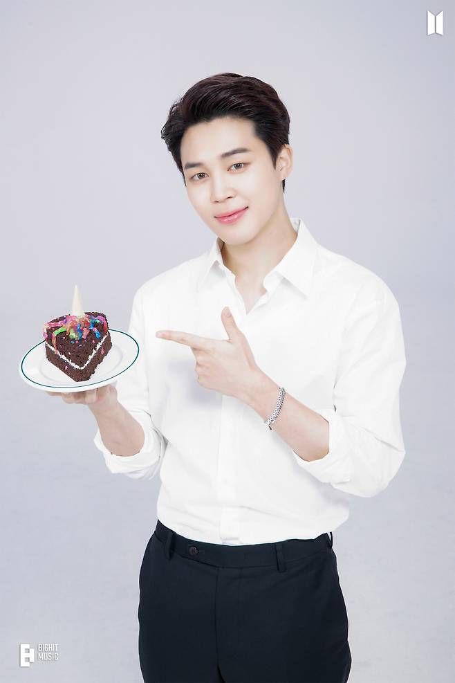 '천의 매력' 방탄소년단 지민, 생일 기념 화보 대방출..'종합선물세트'