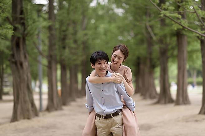 남편 조기영 시인과 함께