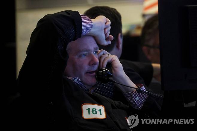뉴욕증권거래소의 트레이더 [로이터=연합뉴스]