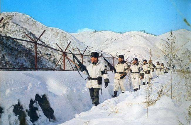 1971년 3월27일 미군 제7사단 2만여명이 철수함에 따라 그 직전부터  한국 군이 휴전선 155마일을 방어하고 있다. 1970년대 중반 겨울 모습이다./국방부 제공