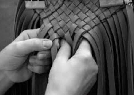 보테가 베네타 가방  만드는  방법 
사진 출처=worldPress.com