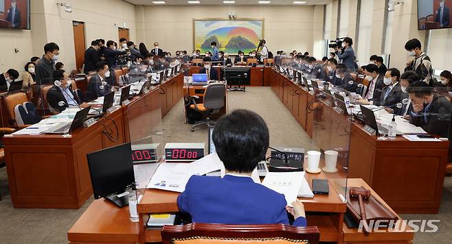 [서울=뉴시스] 김선웅 기자 = 14일 서울 여의도 국회 정무위원회에서 개인정보보호위원회 등에 대한 국정감사가 진행되고 있다. (공동취재사진) 2022.10.14. photo@newsis.com