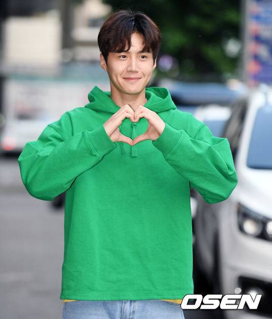 [OSEN=이동해 기자]배우 김선호가 종방연 장소로 이동하고 있다. / eastsea@osen.co.kr