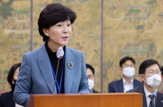 장소원 국립국어원 원장이 지난 19일 오후 서울 여의도 국회에서 열린 문화체육관광위원회 국정감사에서 의원 질의에 답변하고 있다. 뉴스1