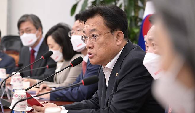 발언하는 정진석 비상대책위원장     (서울=연합뉴스) 하사헌 기자 = 국민의힘 정진석 비상대책위원장이 17일 오전 서울 여의도 국회에서 열린 비상대책위원회의에서 발언하고 있다. 2022.10.17 [국회사진기자단]      toadboy@yna.co.kr (끝)   연합뉴스