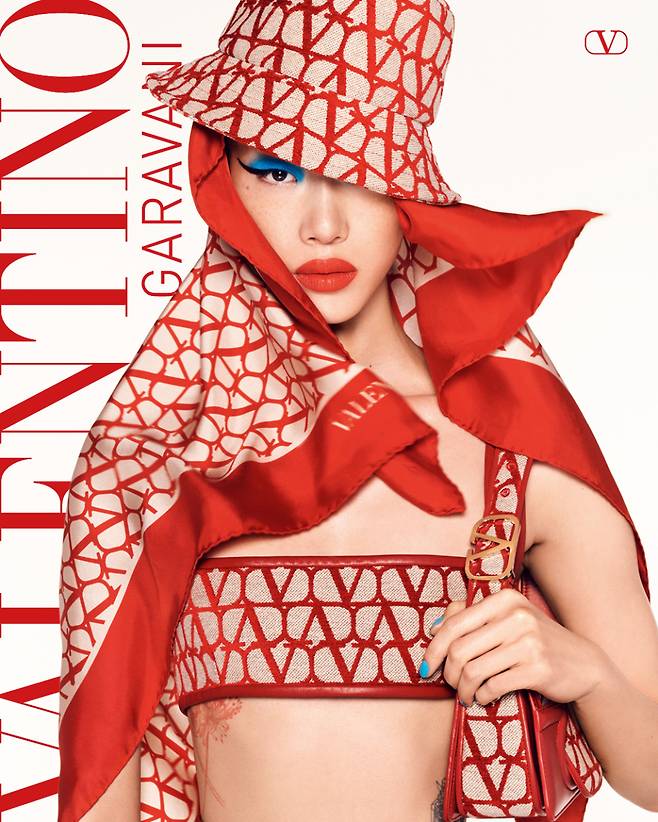 사진 : 이탈리아 럭셔리 오트 쿠틔르 브랜드 메종 발렌티노(Maison Valentino), '발렌티노 트왈 이코노그라프(Valentino Toile Iconographe)'