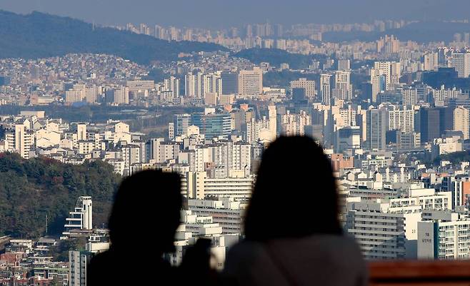 서울 남산에서 바라본 서울시내 아파트와 주택단지들. /사진제공=뉴시스