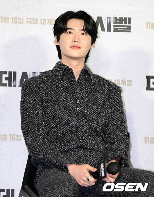 [OSEN=지형준 기자]배우 이종석이 간담회를 하며 미소짓고 있다. 2022.10.21 /jpnews@osen.co.kr