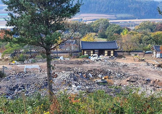(영양=연합뉴스) 이은정 기자 = 지난 6월 화재로 전소된 경북 영양 두들마을 광산문학연구소 모습