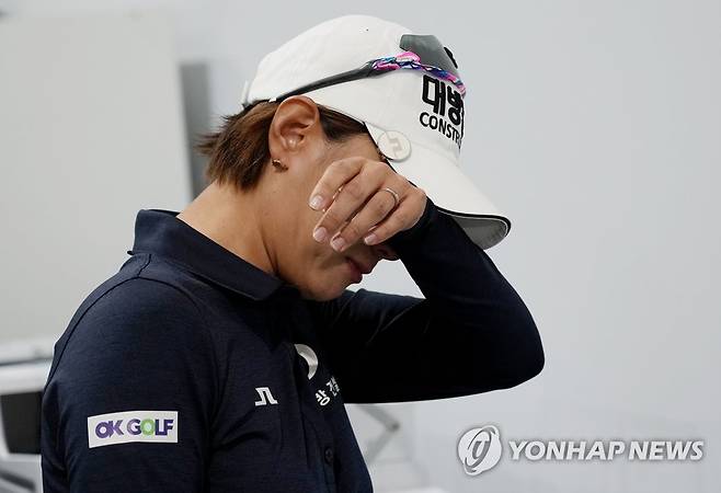 눈물 흘리는 최나연 (서울=연합뉴스) 최나연이 23일 강원도 원주의 오크밸리 컨트리클럽에서 열린 미국여자프로골프(LPGA) 투어 대회 BMW 레이디스 챔피언십 최종라운드를 마치고 기자회견장에서 눈물을 흘리고 있다. 2022.10.23 [BMW 코리아 제공. 재판매 및 DB 금지] photo@yna.co.kr