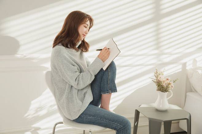매일 좋았던 일에 대해 기록하다 보면 행복감이 더해진다. [사진=클립아트코리아]