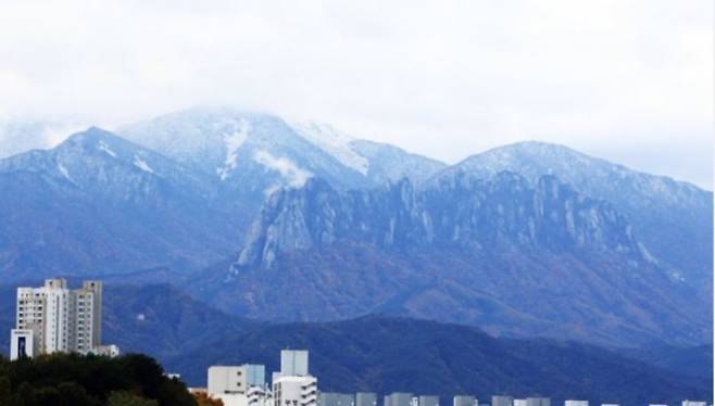 24일 눈 내린 설악산. 연합뉴스 제공