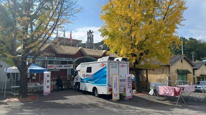 군위군자원봉사센터는 지난 21일 부계면 동산2리 마을회관에서‘자원봉사, 다 함께 가볼티어(volunteer)?’사업을 진행했다. (군위군 제공) 2022.10.24