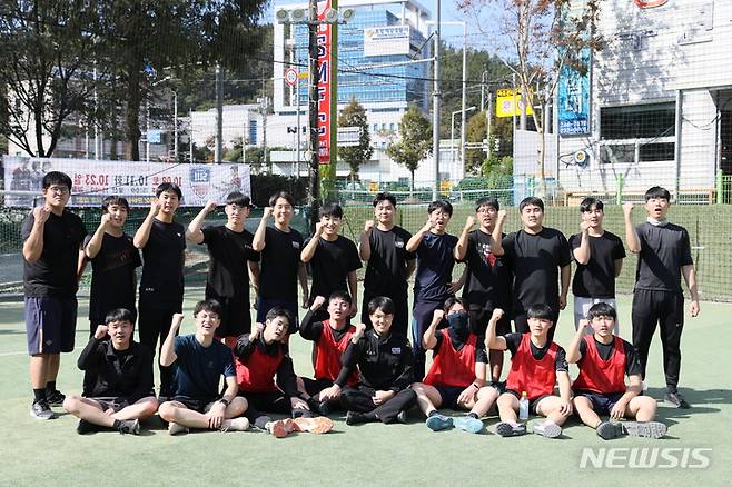 [포항=뉴시스] 안병철 기자 = 2022년 하반기 의무경찰 한마음체육대회에 참가한 의무경찰 모습. (사진=포항해양경찰서 제공) 2022.10.24. photo@newsis.com