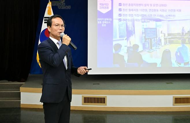 지난 20일 민선8기 추진할 공약을 확정해 발표하고 있는 조병옥 충북 음성군수. 음성군 제공