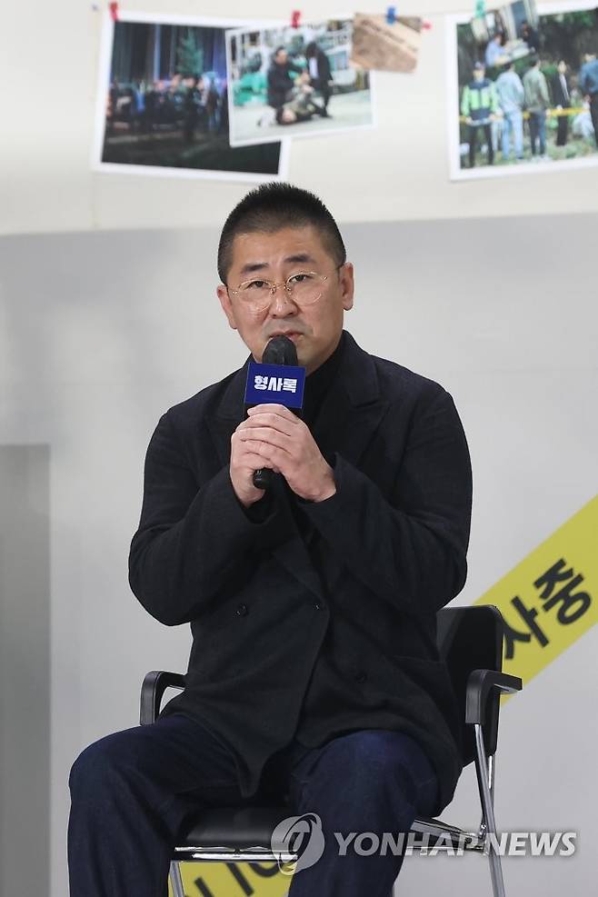 '형사록' 연출한 한동화 감독 (서울=연합뉴스) 진연수 기자 = 한동화 감독이 25일 서울 강남구 그랜드인터컨티넨탈 파르나스 호텔에서 열린 디즈니+ 새 오리지널 시리즈 '형사록' 제작발표회에서 인사말을 하고 있다. 2022.10.25 jin90@yna.co.kr