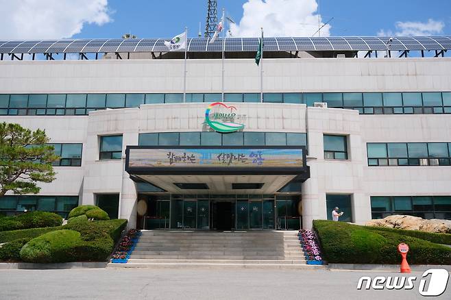 충북 영동군청사 전경 ⓒ News1