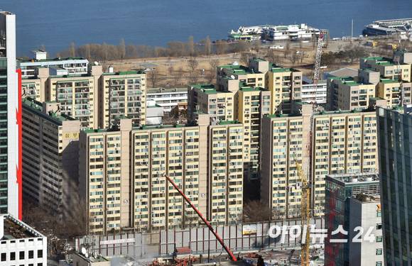 서울 도심의 재건축 노후 아파트 단지 전경.  [사진=정소희 기자]