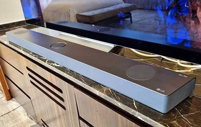 기존 사운드바에 대한 편견을 버릴 만큼 충실한 사운드를 제공한다