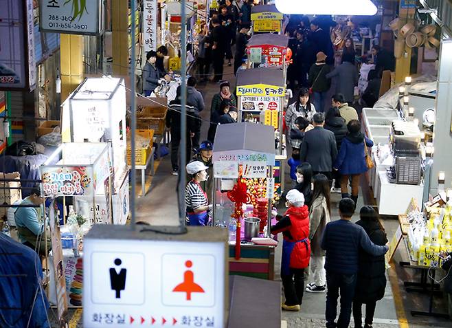 전주 남부시장 야시장 모습. 전주시 제공