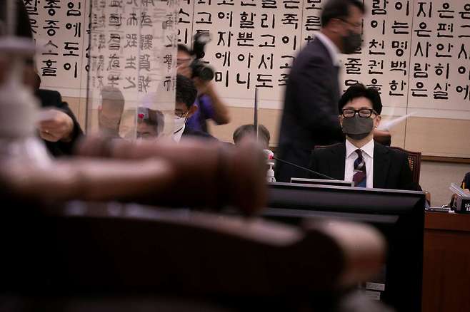 국정감사를 위해 대기 중인 한동훈 법무부장관. ⓒ시사IN 이명익