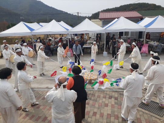 청양군 장평면 지천리 주민들이 자체적으로 마련돼 올해로 열 번째 맞이하는 밤참축제가 오는 28일 지천리 지천변에서 개최된다.