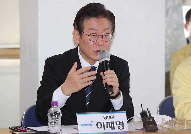 이재명 더불어민주당 대표가 28일 오전 대구 북구 매천동 농수산물 도매시장 관리사무소 건물 5층에서 진행된 화재 피해 상인들과의 간담회에서 발언하고 있다.ⓒ연합뉴스