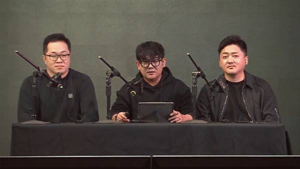 -&nbsp;강정수 사업실장(왼쪽부터), 이성구 본부장, 최홍영 개발실장